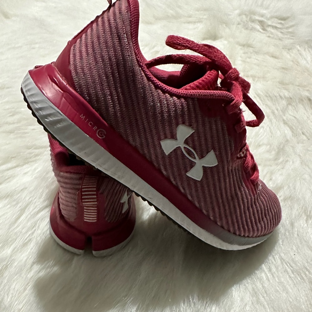 Women’s UNDER ARMOUR RUNNING SHOES MICRO G size 5